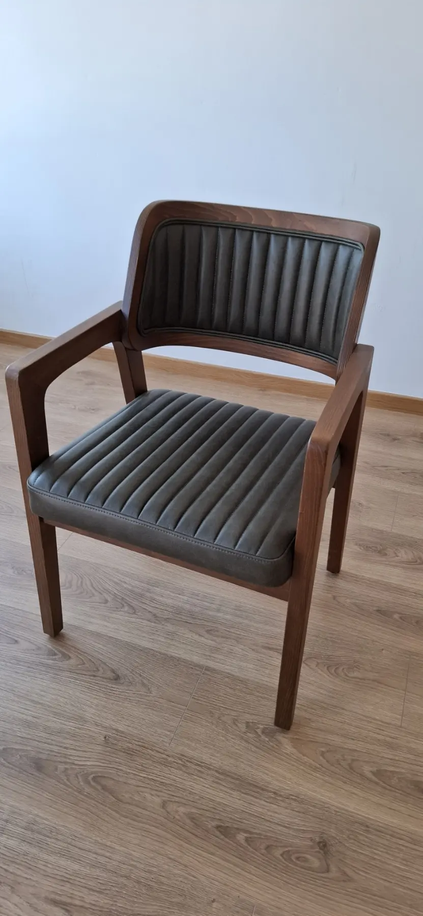 Tapacirana fotelja i stolice po meri